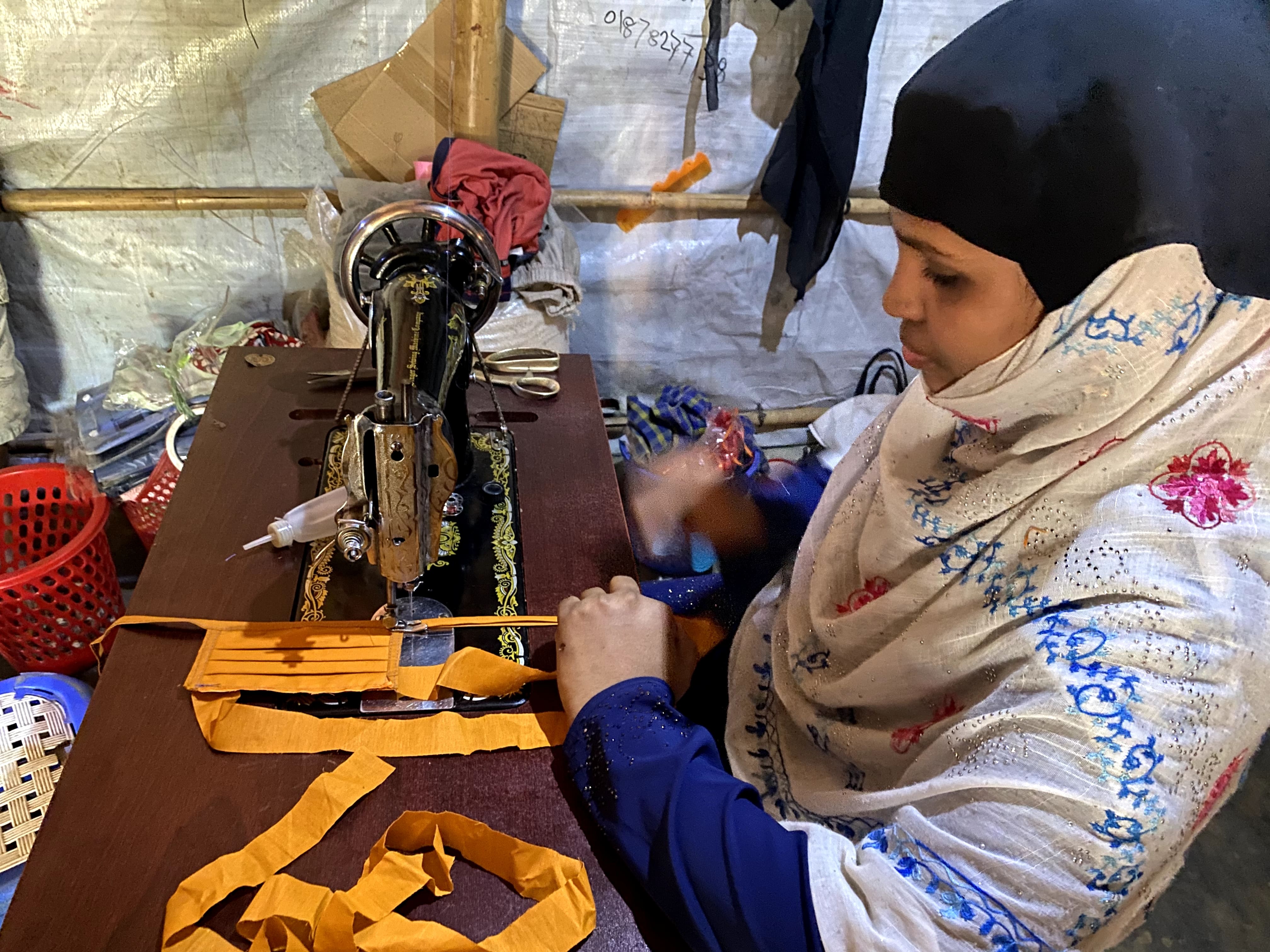 Bangladesh: To improve access to income and allow households to meet their basic needs, Oxfam is providing local women’s and men’s groups in Cox’s Bazar with equipment and training to produce reusable masks and sanitary napkins. (Photo: Mutasim Billah / Oxfam)